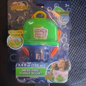 Kids Mess Free  bubble bucket 3 Wands